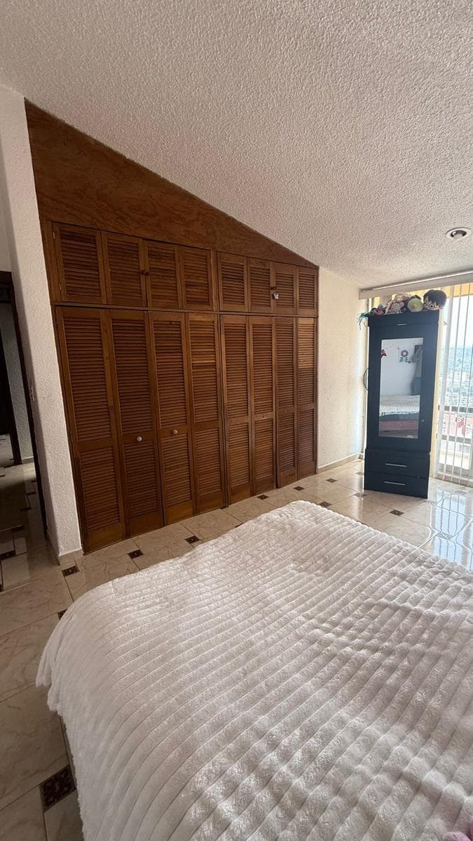CASA $9,000,000 EN VISTA DEL VALLE. NAUCALPAN. DE 3 NIVELES. CRÉDITOS.