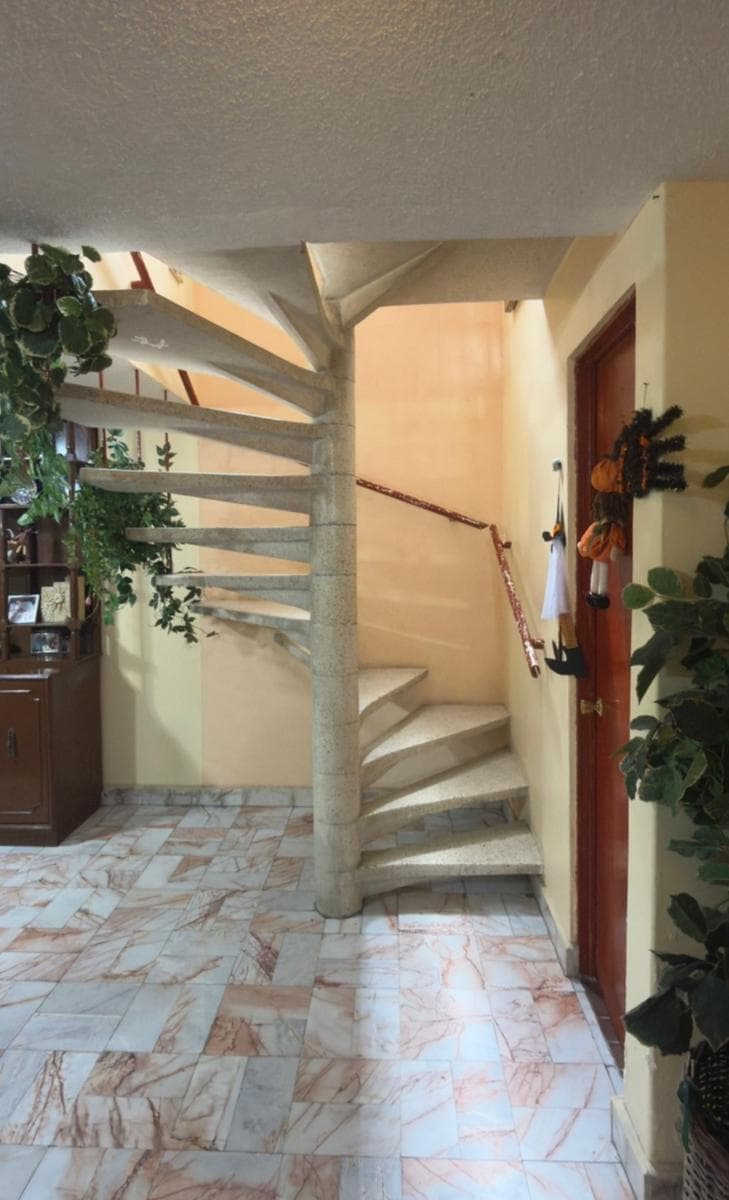 HOUSE $3,400,000 BOSQUES DEL VALLE. COACALCO. MAIN AVENUE. FINANCING AVAILABLE.
