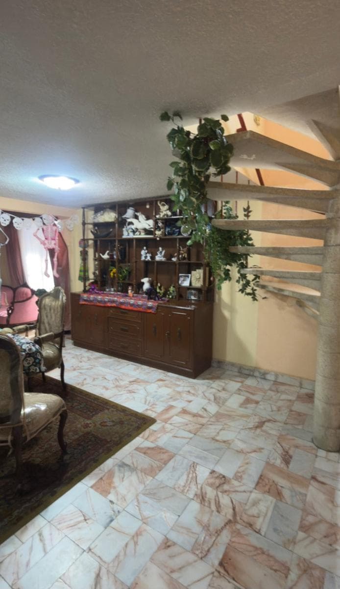 HOUSE $3,400,000 BOSQUES DEL VALLE. COACALCO. MAIN AVENUE. FINANCING AVAILABLE.