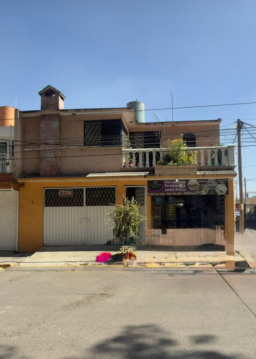 HOUSE $3,400,000 BOSQUES DEL VALLE. COACALCO. MAIN AVENUE. FINANCING AVAILABLE.