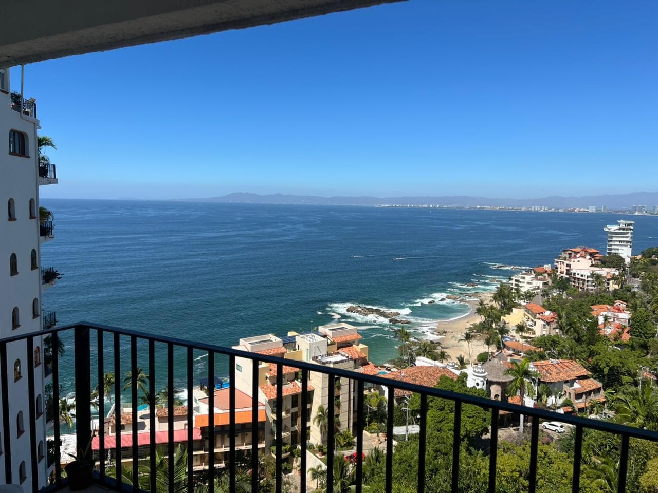 APARTMENT FOR $15,500,000 IN CONCHAS CHINAS, PUERTO VALLARTA, 167 M2. JALISCO.