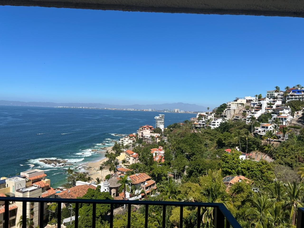 APARTMENT FOR $15,500,000 IN CONCHAS CHINAS, PUERTO VALLARTA, 167 M2. JALISCO.