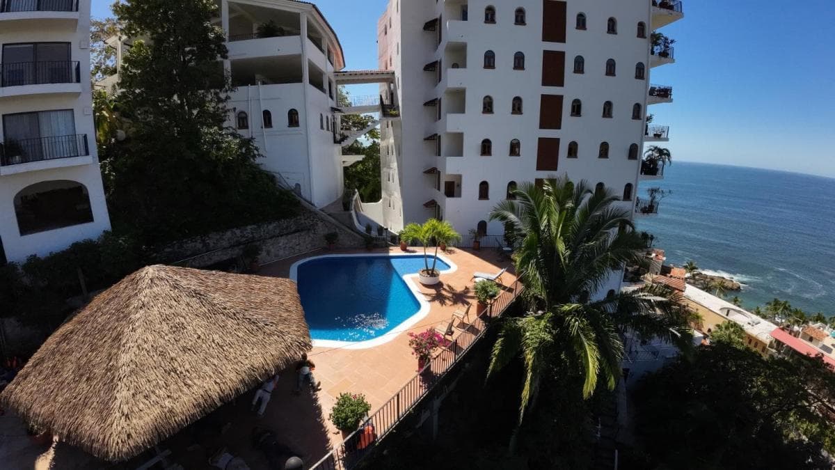 APARTMENT $15,500,000 PUERTO VALLARTA. 168 M2. CONCHAS CHINAS. GREAT OPPORTUNITY!!!