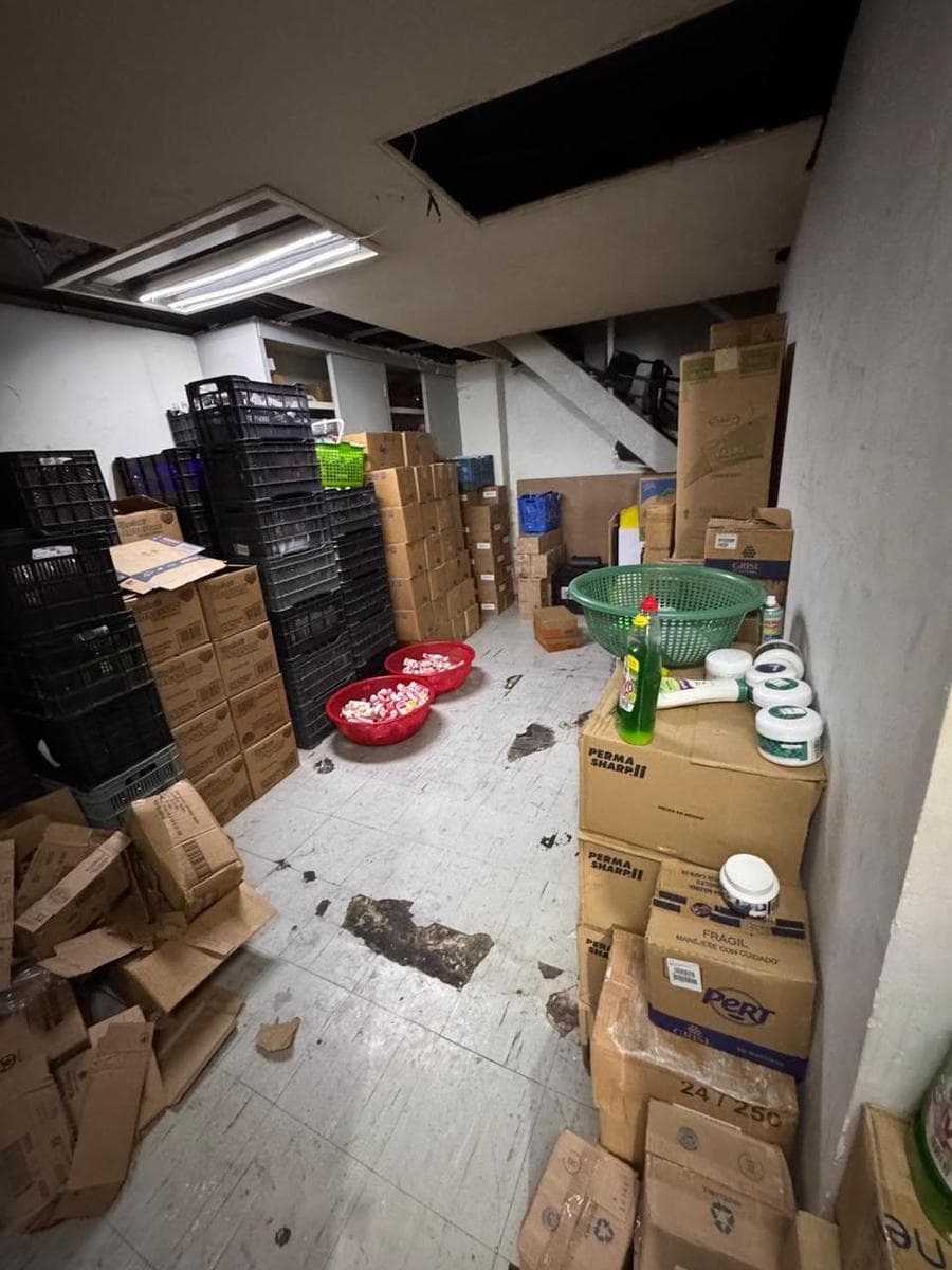 COMMERCIAL SPACE FOR RENT: $88,000, CENTRO NEIGHBORHOOD. 350 M2. WITH 3 STOREROOMS.