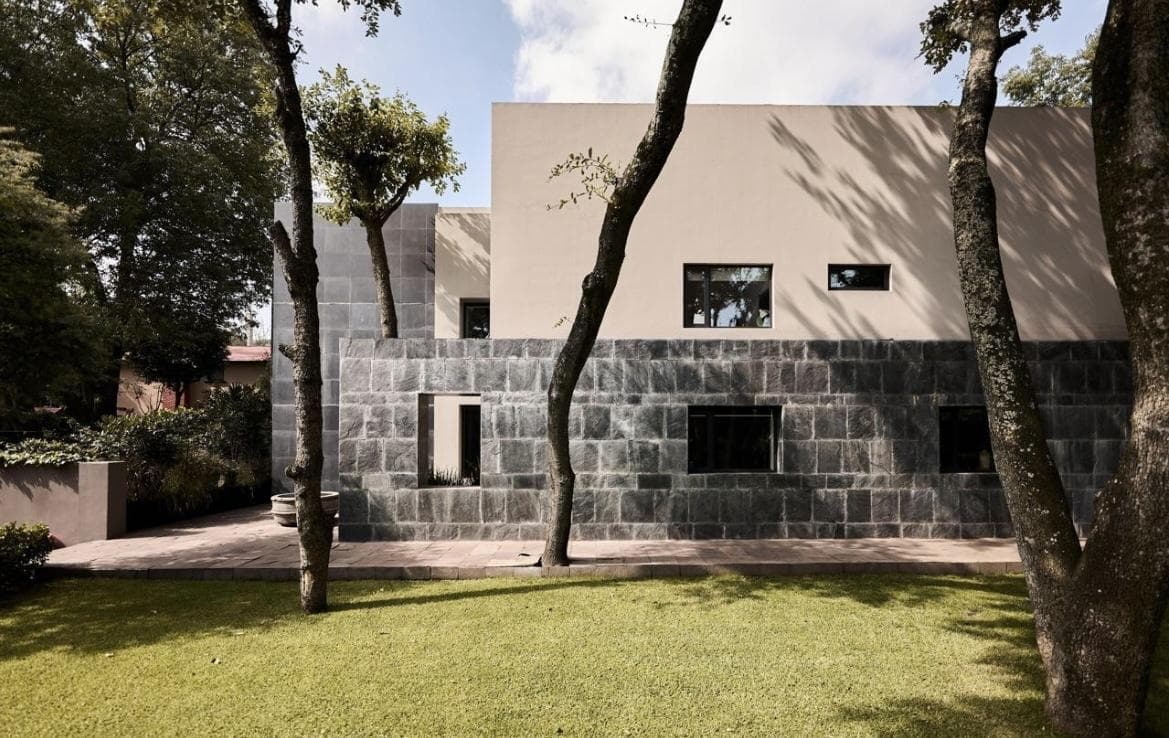HOUSE $46,400,000 IN BOSQUES DE LAS LOMAS, CUAJIMALPA, MORELOS. 1,200 M2.