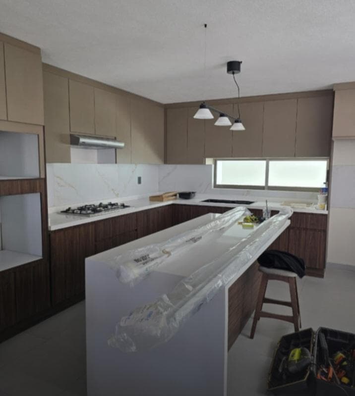 HOUSE FOR $3,200,000 IN AN ELITE RESIDENTIAL NEIGHBORHOOD. LINDAVISTA STREET, PACHUCA, HGO.