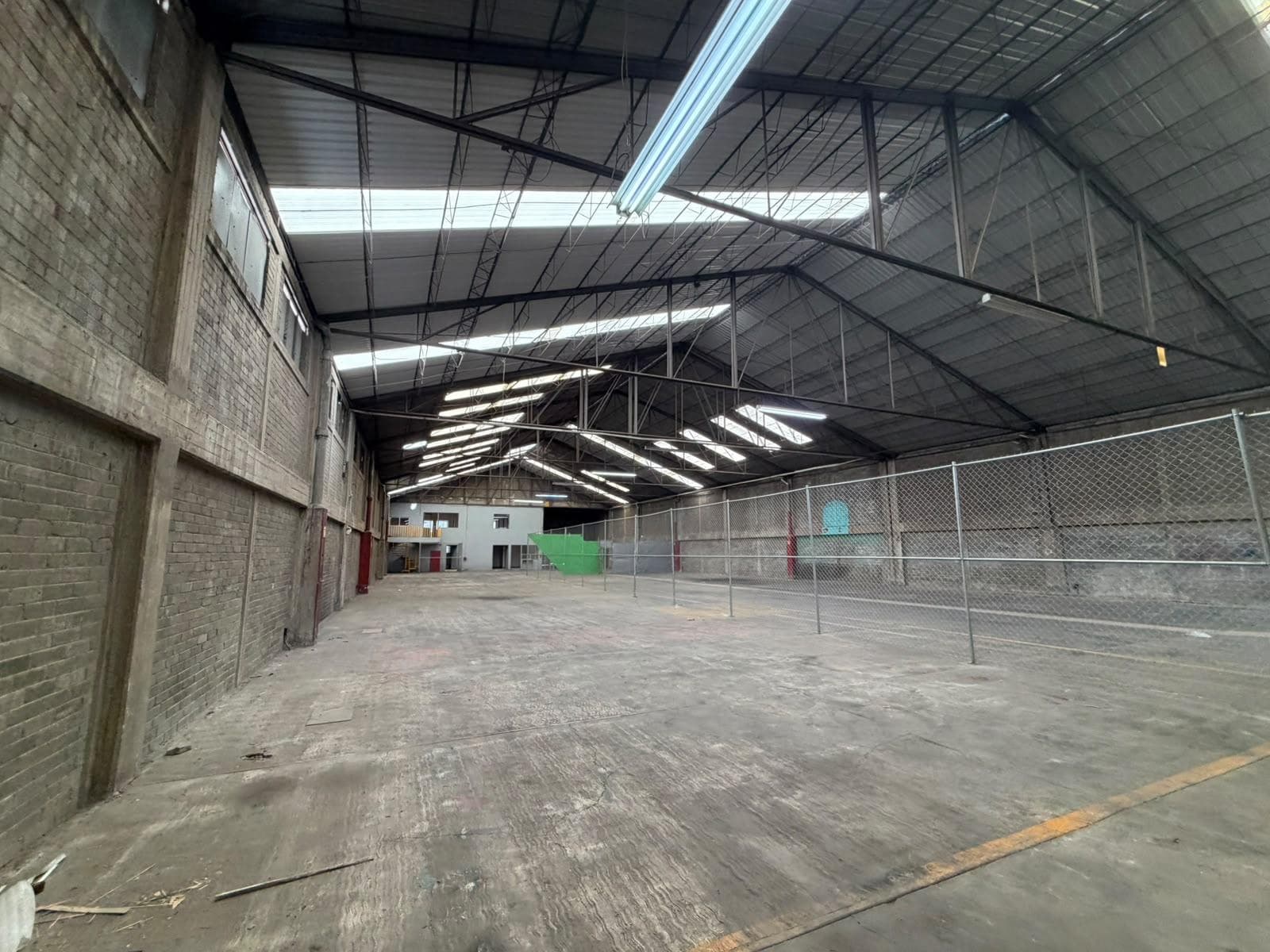 1,564 M² WAREHOUSE FOR RENT IN AN INDUSTRIAL AREA. DOWNTOWN ATIZAPÁN DE ZARAGOZA.