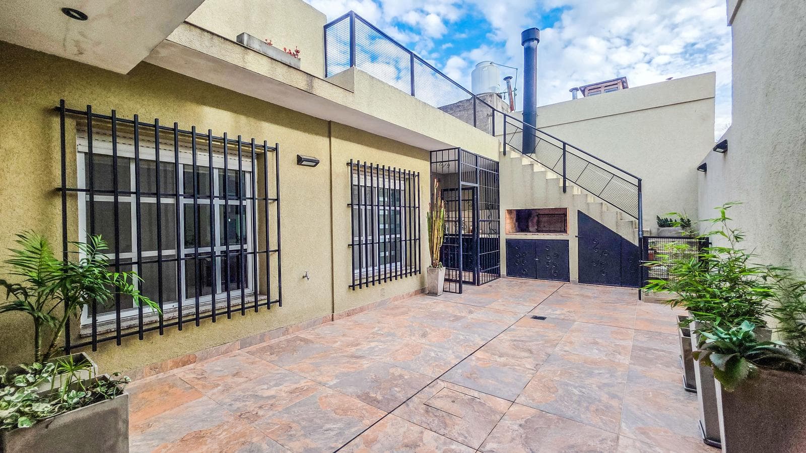 FOR SALE - 2-bedroom house with garage and yard. Eligible for a mortgage - Matheu, Rosario