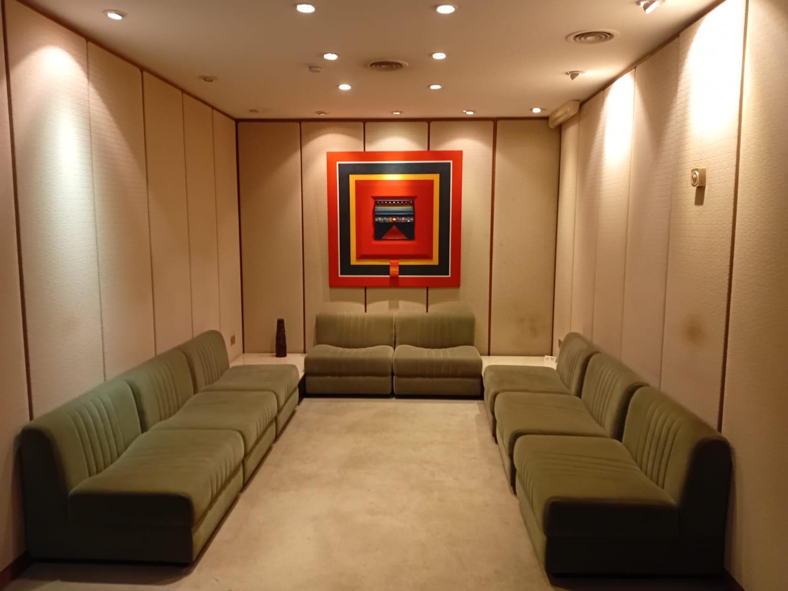 500 m² Office for Sale in Microcentro with 10 Parking Spaces; Will Consider Trade-Ins