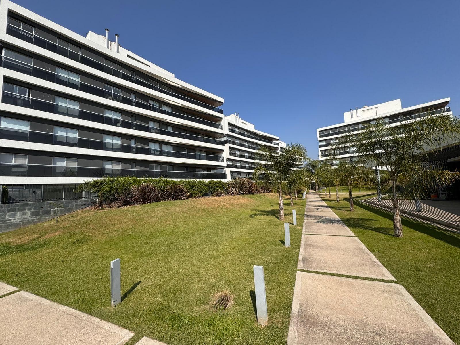 1-BEDROOM APARTMENT IN SUMMUN WITH GARAGE AND AMENITIES