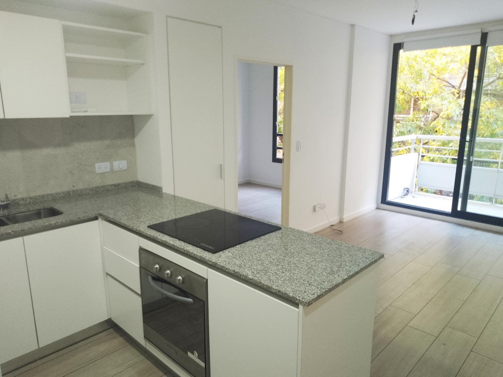 For Rent, Apartment, 2-room, Master Suite, Walk-in Closet, 2 Bathrooms, Balcony, Villa Urquiza