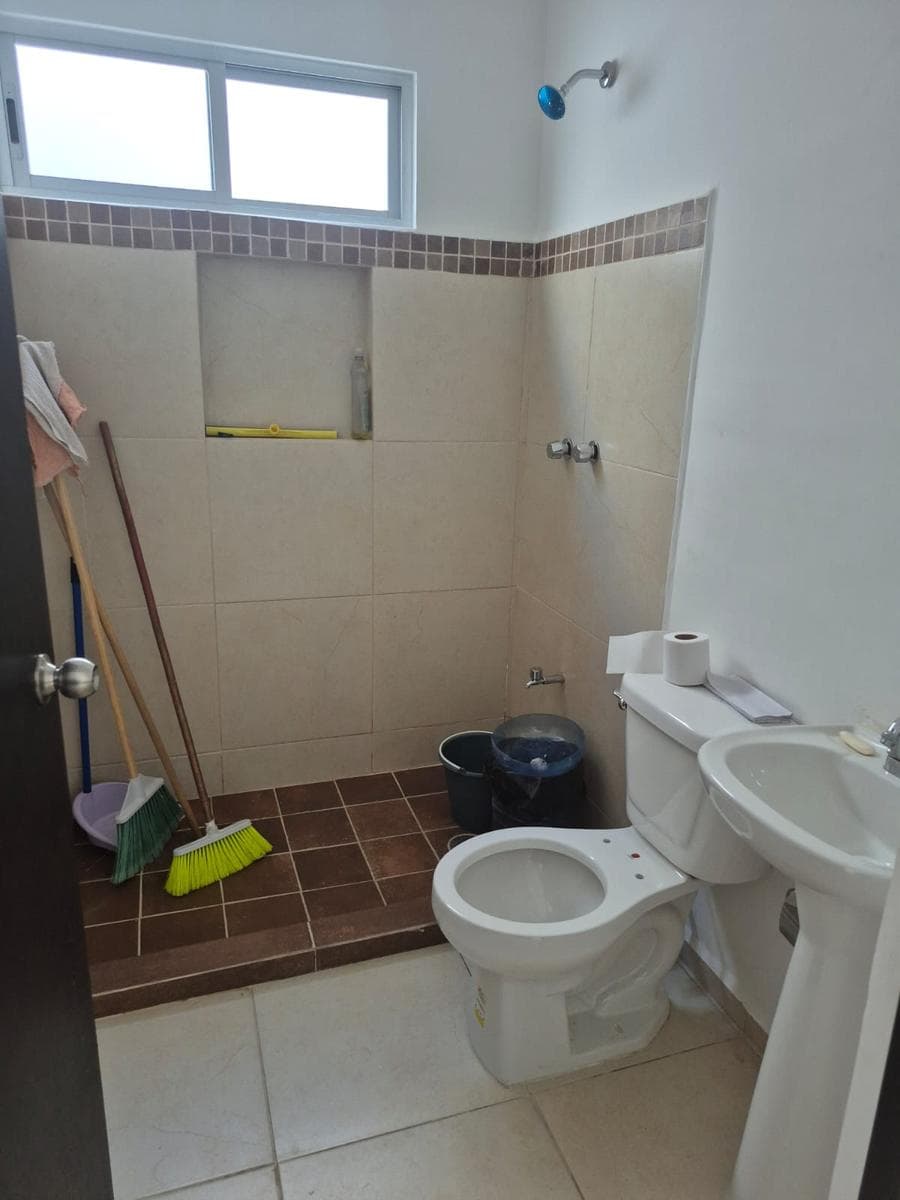 HOUSE FOR $1,430,000 IN EL CAUCEL. LASSO NEIGHBORHOOD. SPACIOUS LOT.