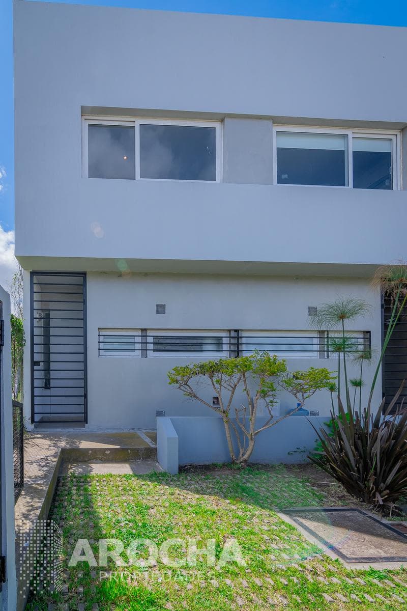 3-room duplex for sale with a garden in Quilmes