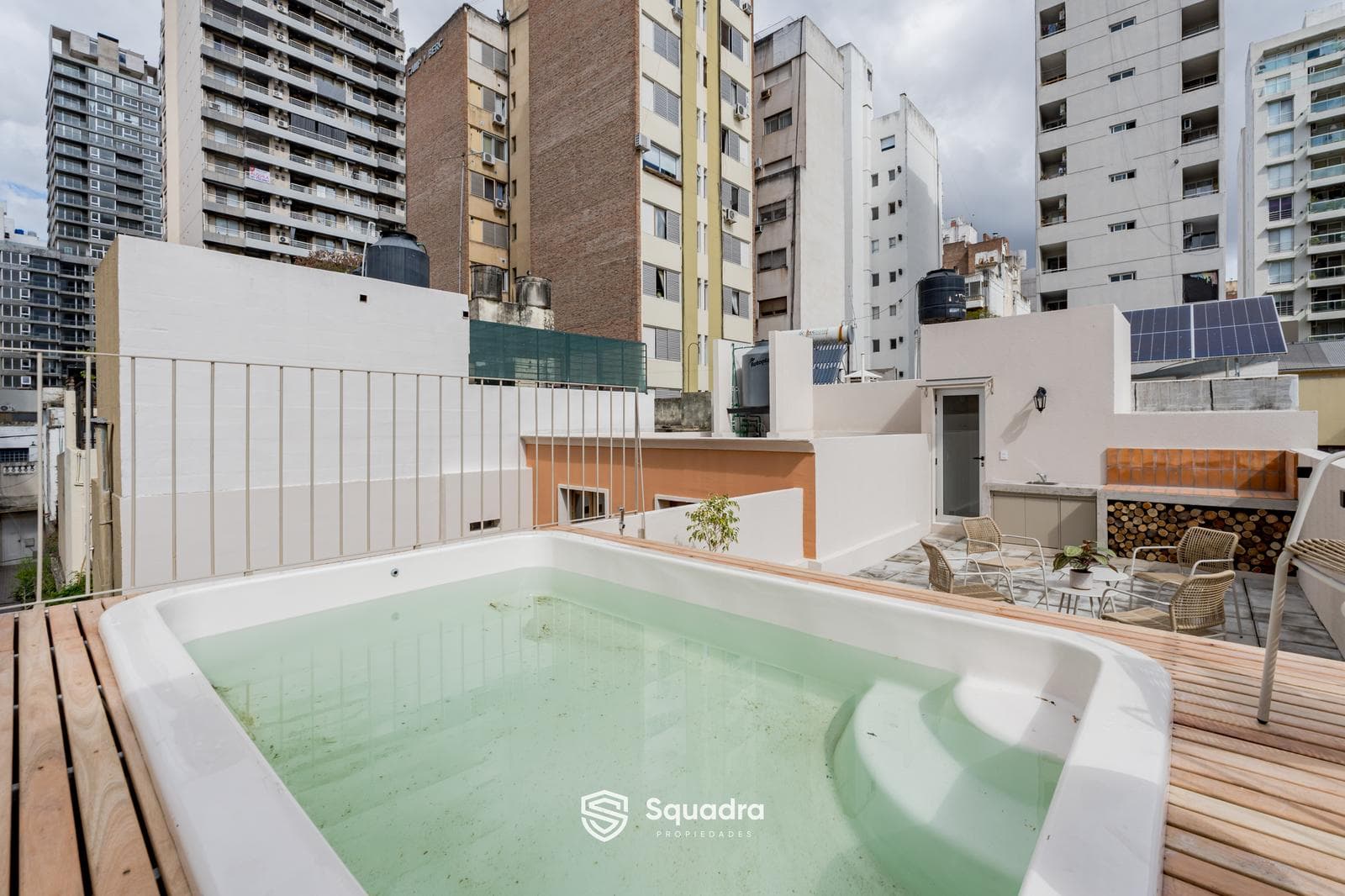 VENTA - Casa de pasillo único, 3 dormitorios, piscina, parrillero y patio - Barrio Lourdes, Rosario.