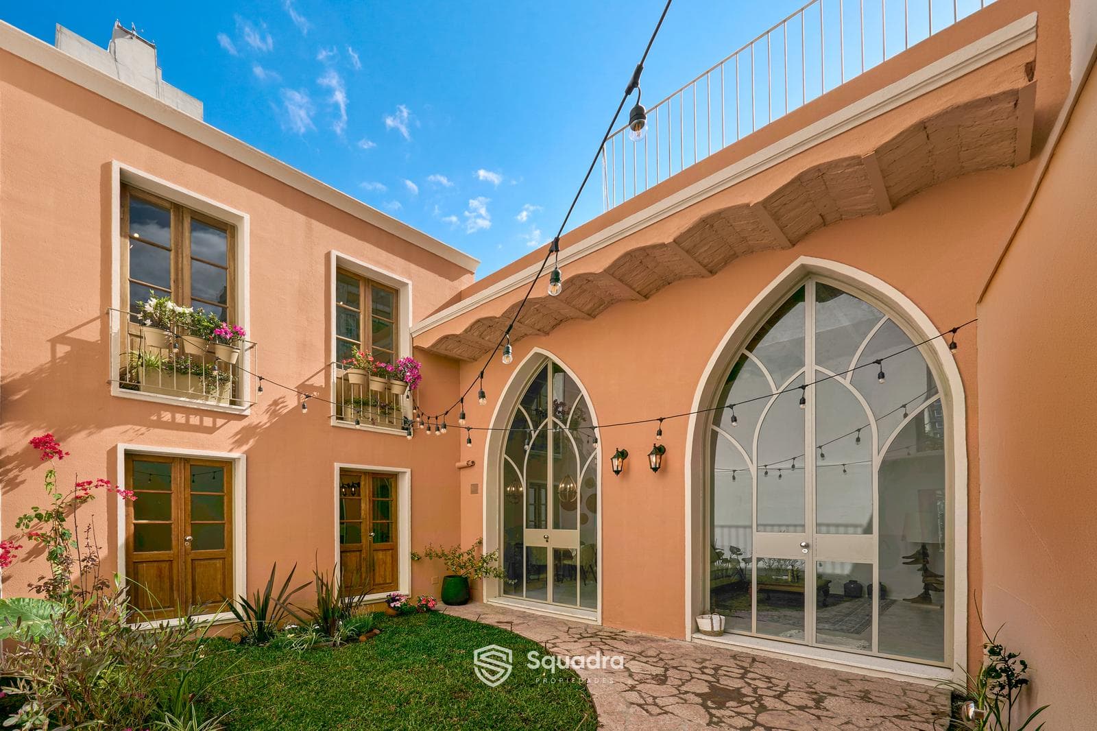 VENTA - Casa de pasillo único, 3 dormitorios, piscina, parrillero y patio - Barrio Lourdes, Rosario.