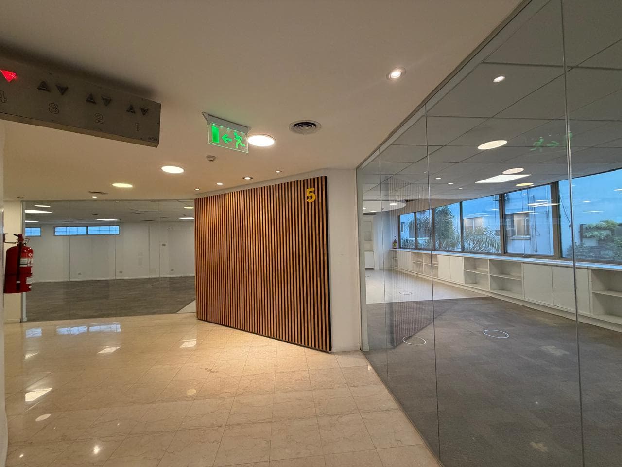 Office for rent - 584 m2 - 6 parking spaces.