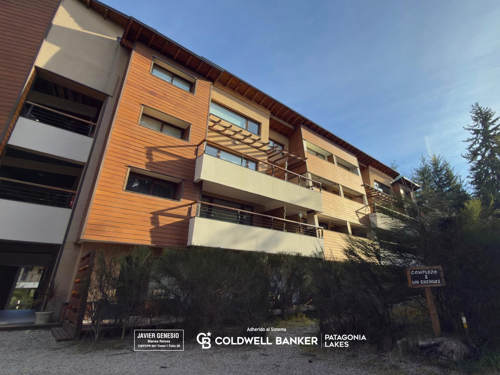 FOR SALE: Furnished 2-bedroom apartment with balcony, garage, and storage room | Villa La Angostura