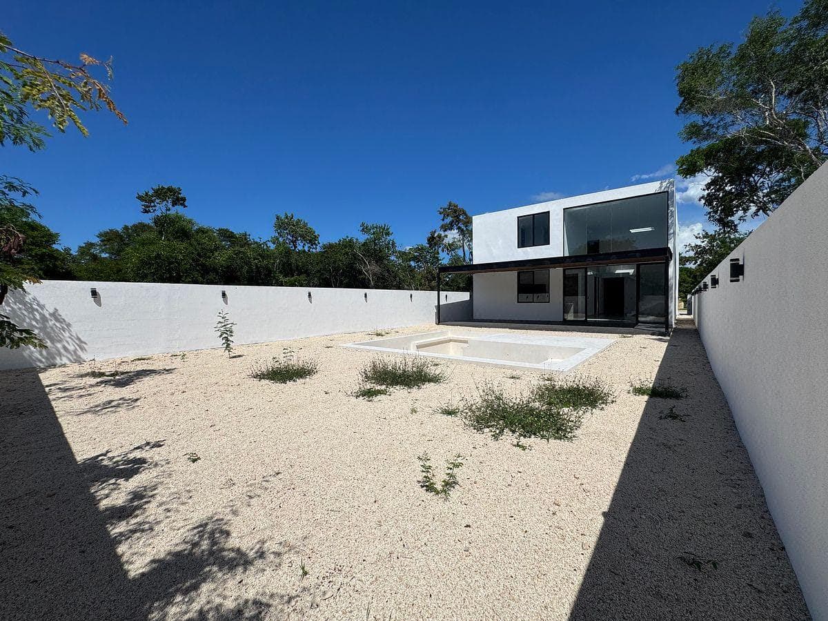 HOUSE FOR SALE IN MÉRIDA, RESIDENTIAL NEIGHBORHOOD, KOMCHEN, AVAILABLE IMMEDIATELY