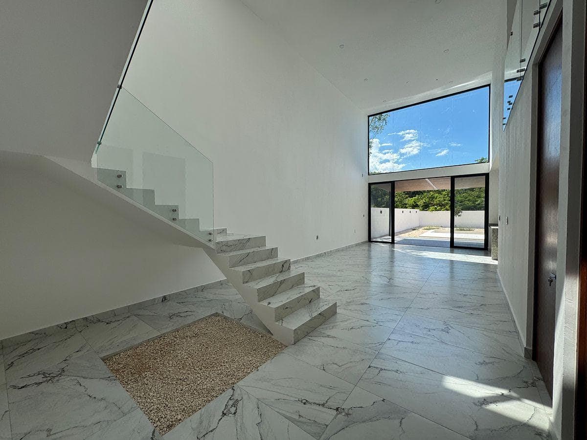 HOUSE FOR SALE IN MÉRIDA, RESIDENTIAL NEIGHBORHOOD, KOMCHEN, AVAILABLE IMMEDIATELY