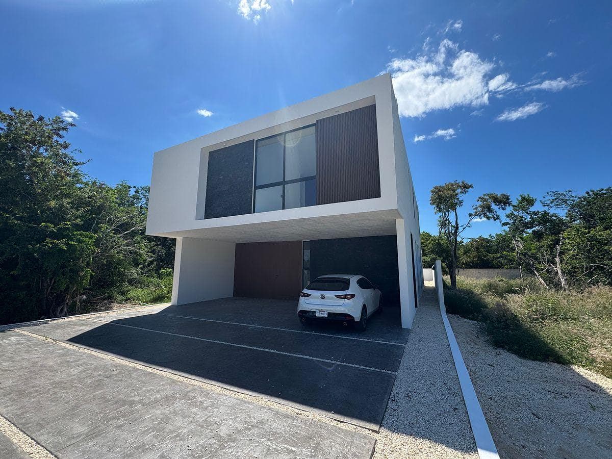 HOUSE FOR SALE IN MÉRIDA, RESIDENTIAL NEIGHBORHOOD, KOMCHEN, AVAILABLE IMMEDIATELY