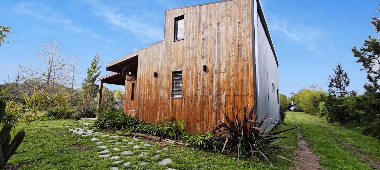 HOUSE FOR SALE IN THE EL CAZADOR NEIGHBORHOOD