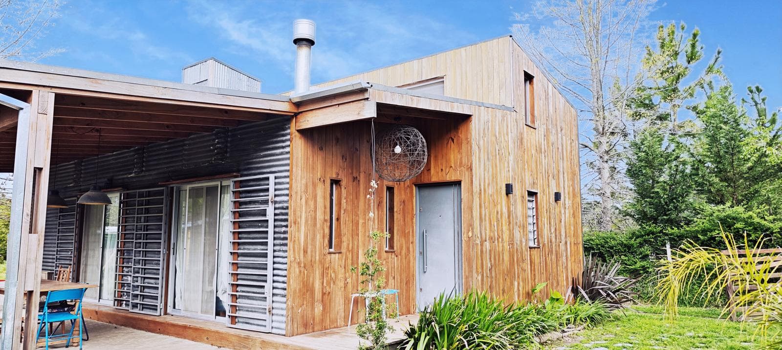 HOUSE FOR SALE IN THE EL CAZADOR NEIGHBORHOOD