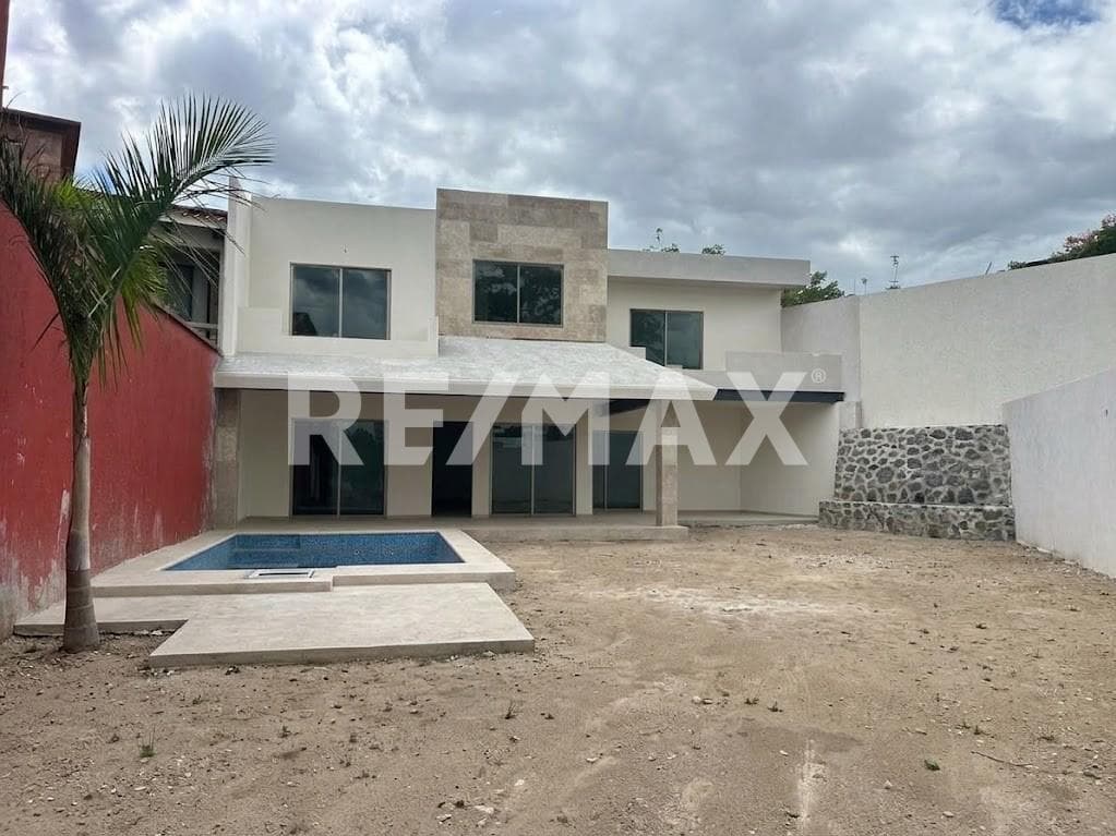 House for Sale in Morelos, Delicias, Cuernavaca