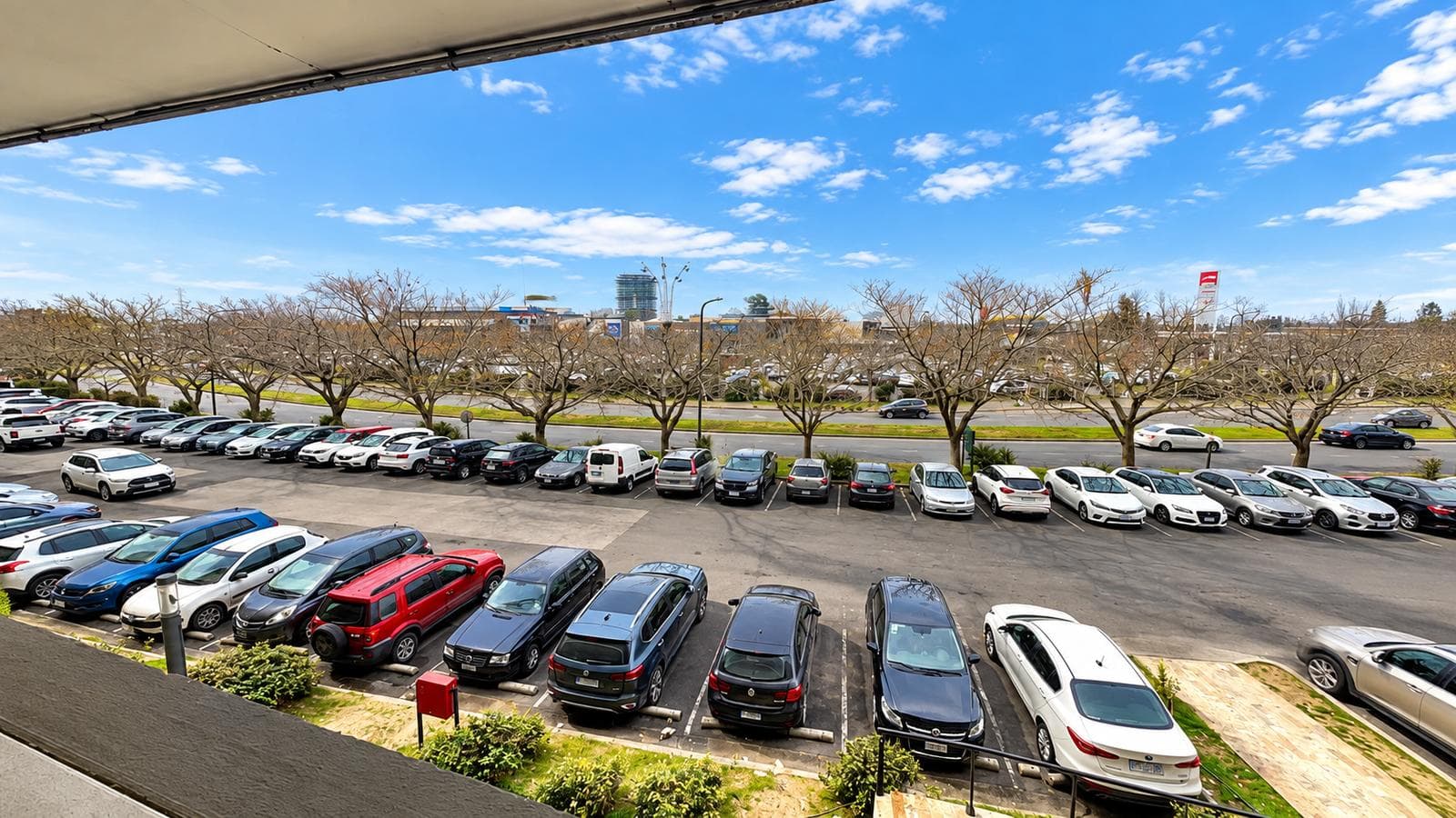 OFFICE FOR RENT – NORDELTA SHOPPING CENTER | PARKING SPACE