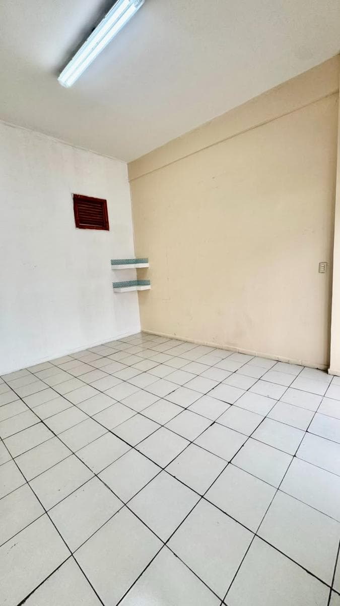 COMMERCIAL SPACE FOR RENT ON AV. LEONES