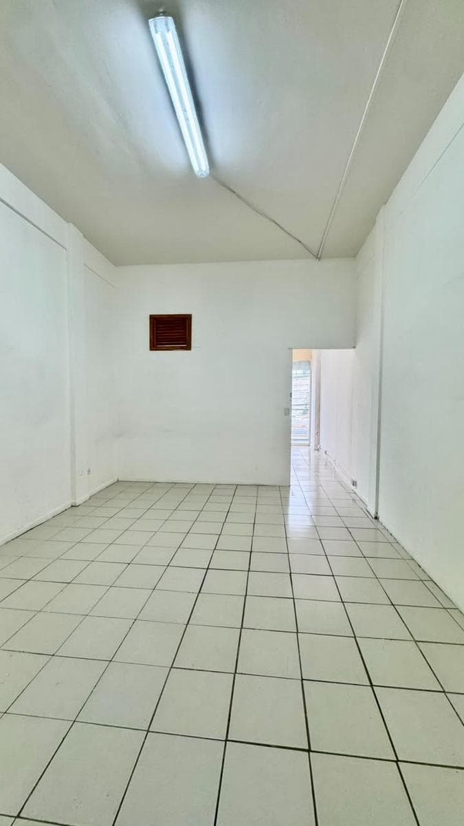 COMMERCIAL SPACE FOR RENT ON AV. LEONES