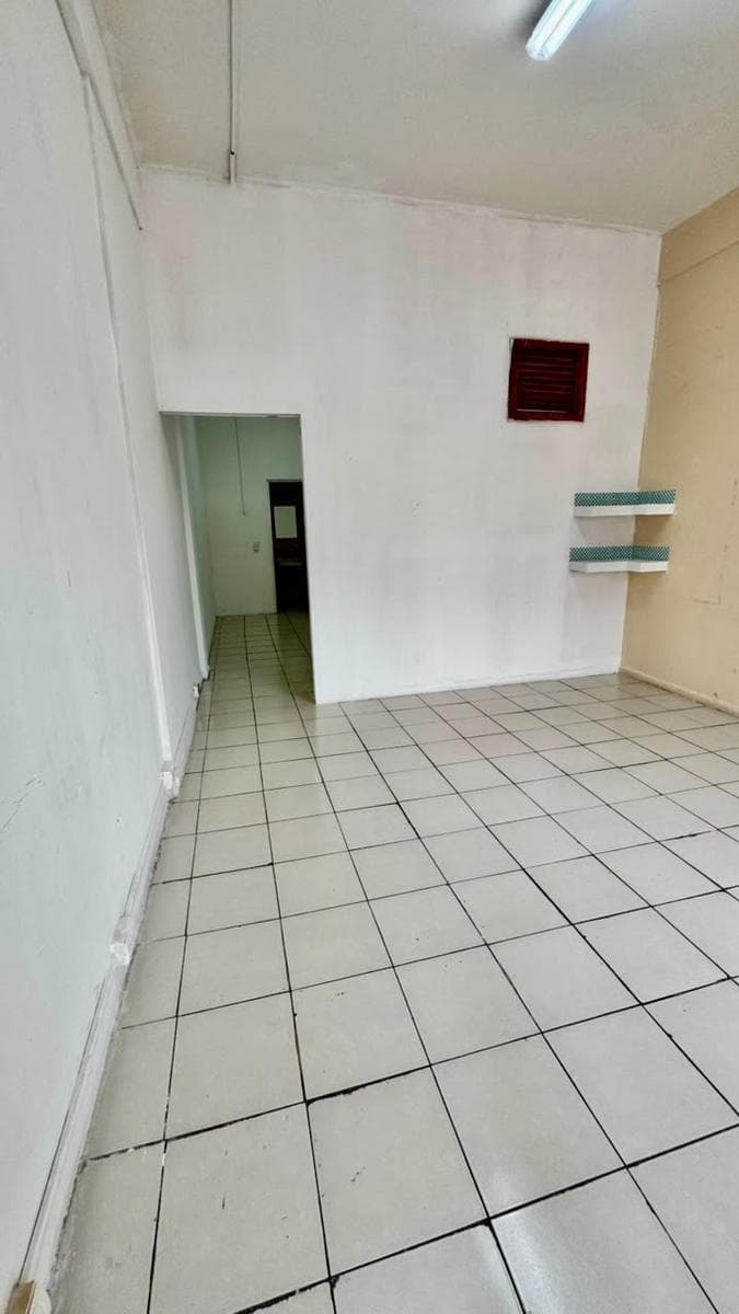 COMMERCIAL SPACE FOR RENT ON AV. LEONES