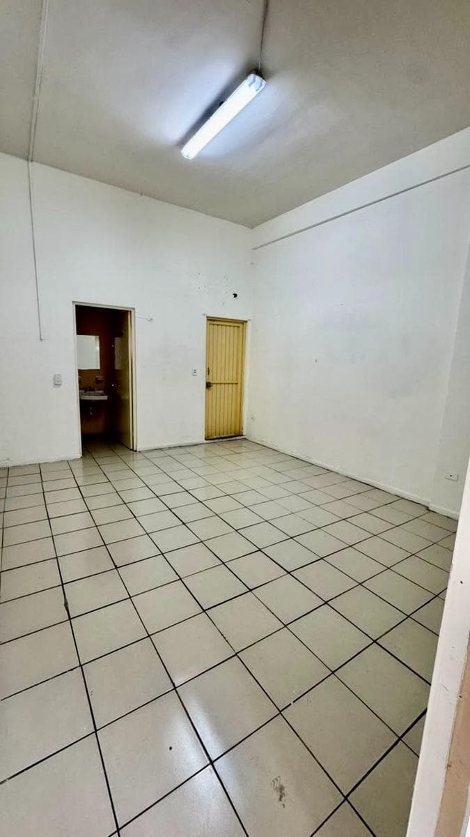 COMMERCIAL SPACE FOR RENT ON AV. LEONES