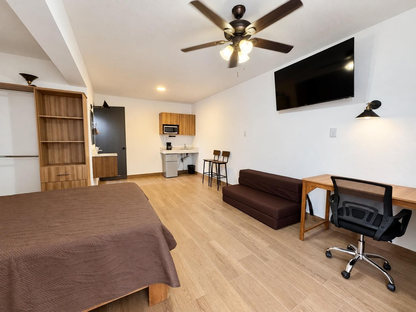 LOFT FOR RENT IN MITRAS CENTRO WITH UTILITIES INCLUDED