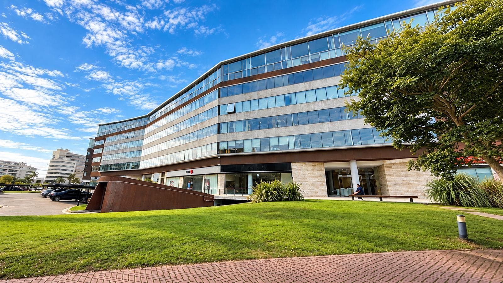 OFFICE FOR RENT – 109 M² | NORDELTA SHOPPING CENTER