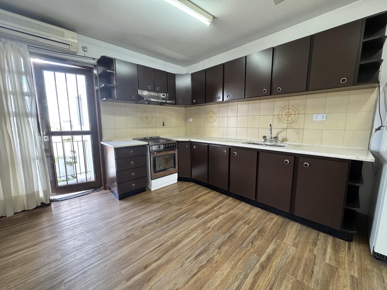 3-bedroom apartment with a balcony and a terrace with a grill in General Paz