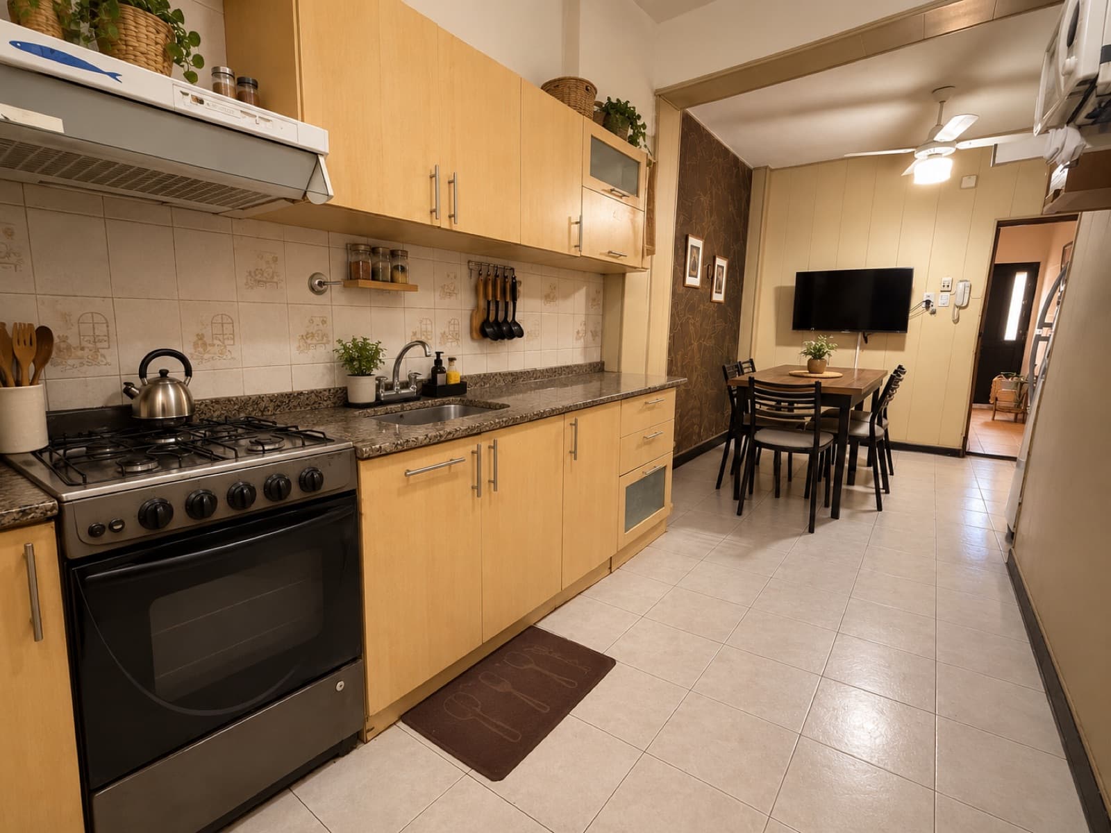 Casa de 4 Dormitorios con Cochera y Terraza – Arroyito, Rosario