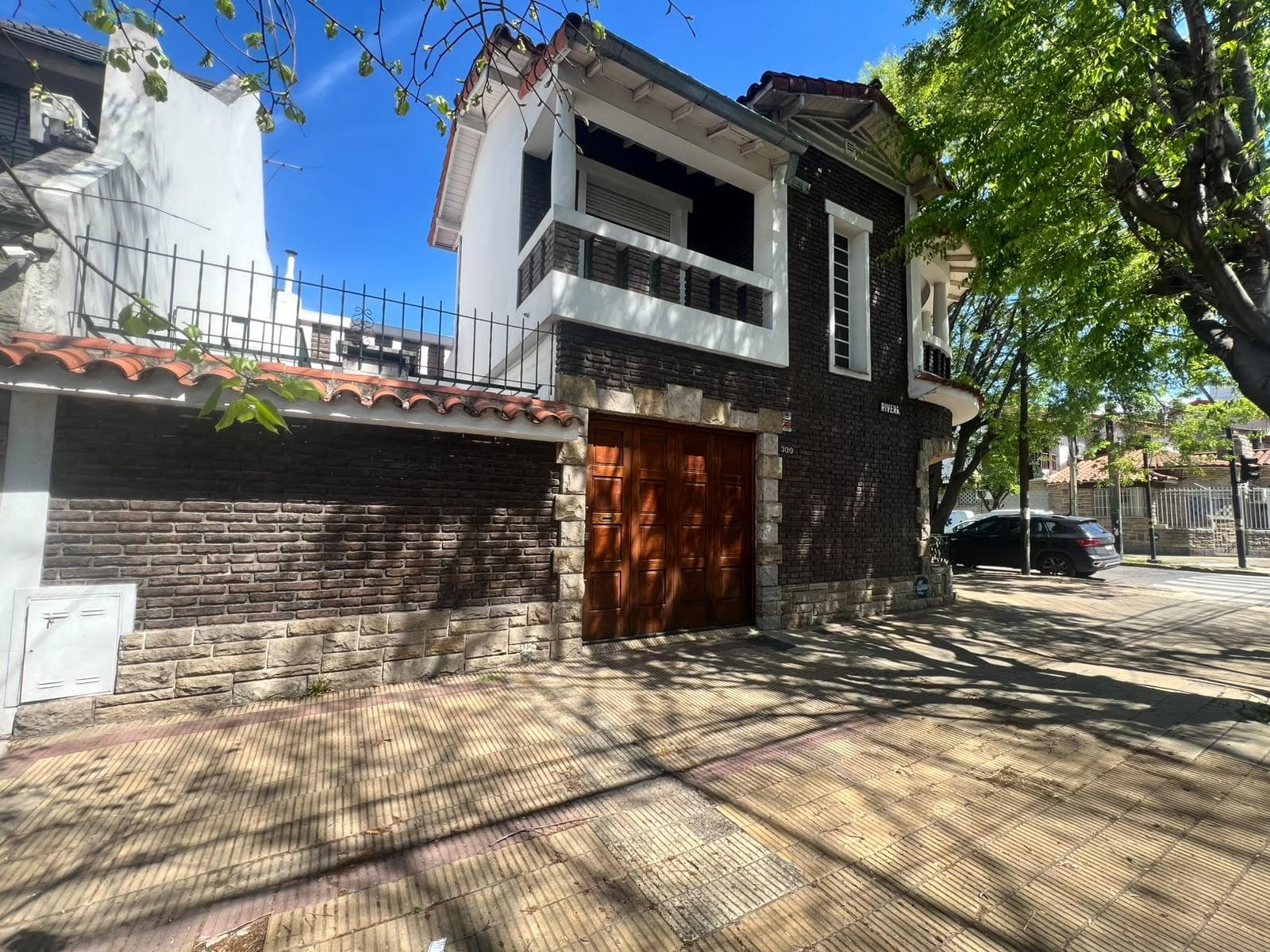 Venta Casa 7 Ambientes - Lomas Oeste - Acevedo al 400