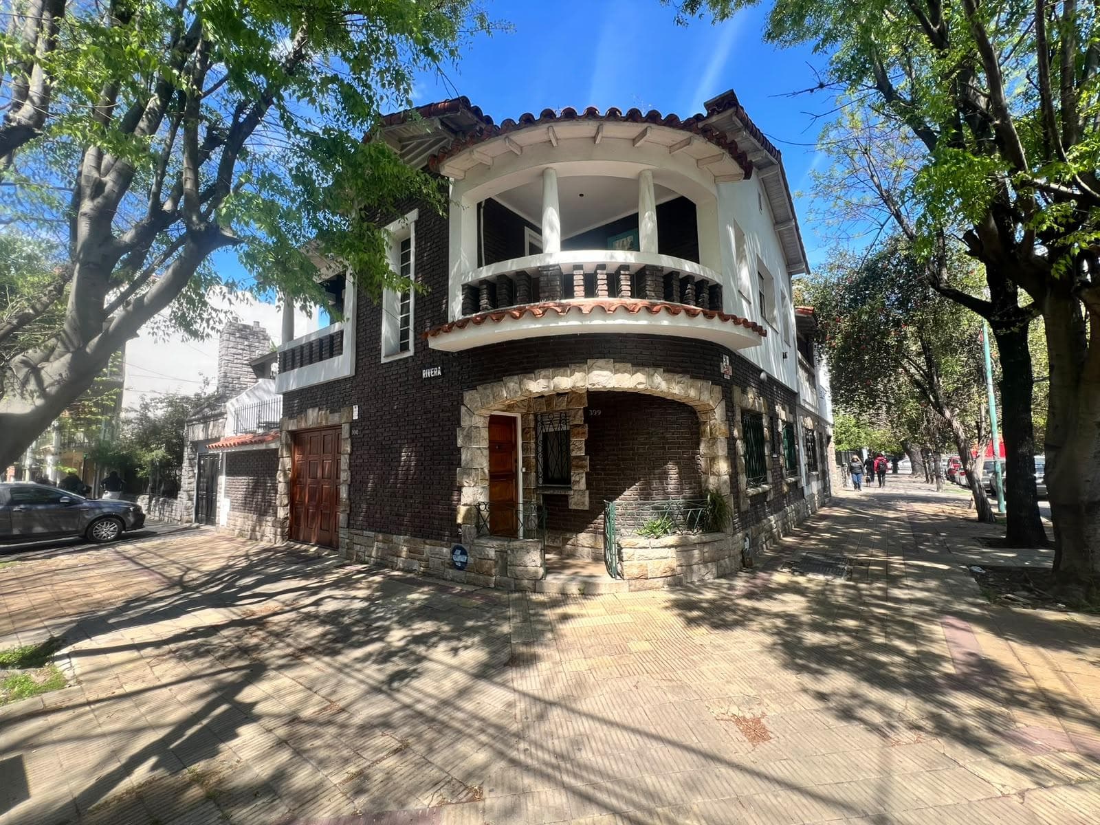 Venta Casa 7 Ambientes - Lomas Oeste - Acevedo al 400
