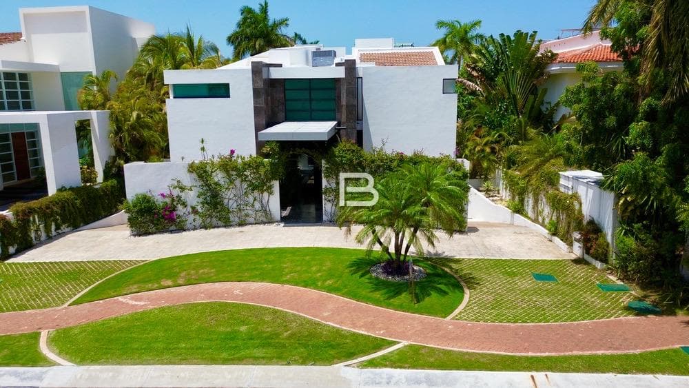 House for Sale in the Isla Dorada Residential Complex, Cancún