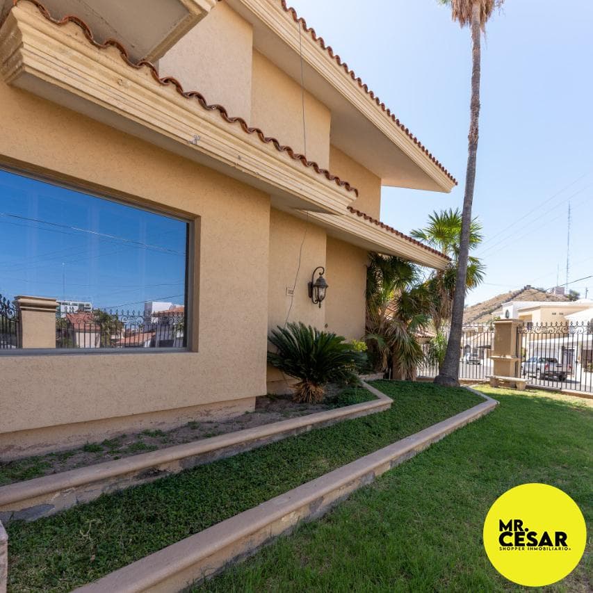 Beautiful house for sale in the Bretaña Al Norte residential area near Morelos Boulevard