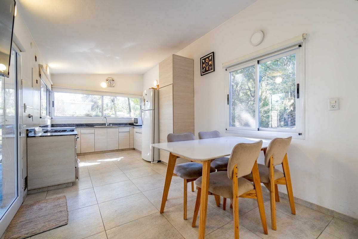 FOR SALE | TRADE - 2-bedroom house with a pool and a 1,200 m² lot - Funes. MORTGAGE AVAILABLE.