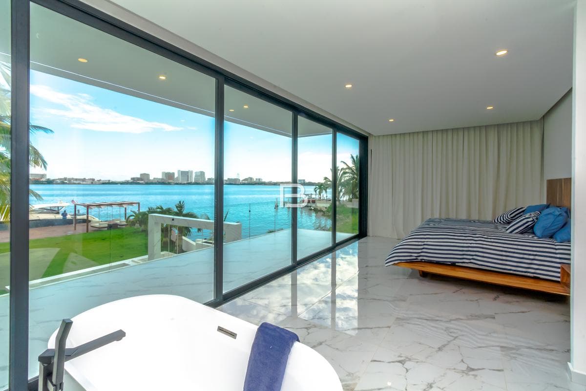 PokTaPok House for Sale with a Dock