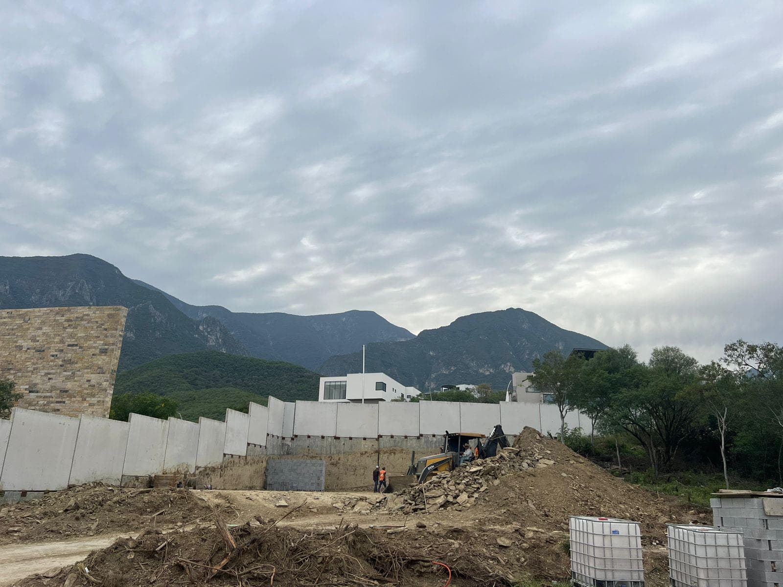 HOUSE FOR SALE IN SIERRA ALTA, 10TH SECTOR