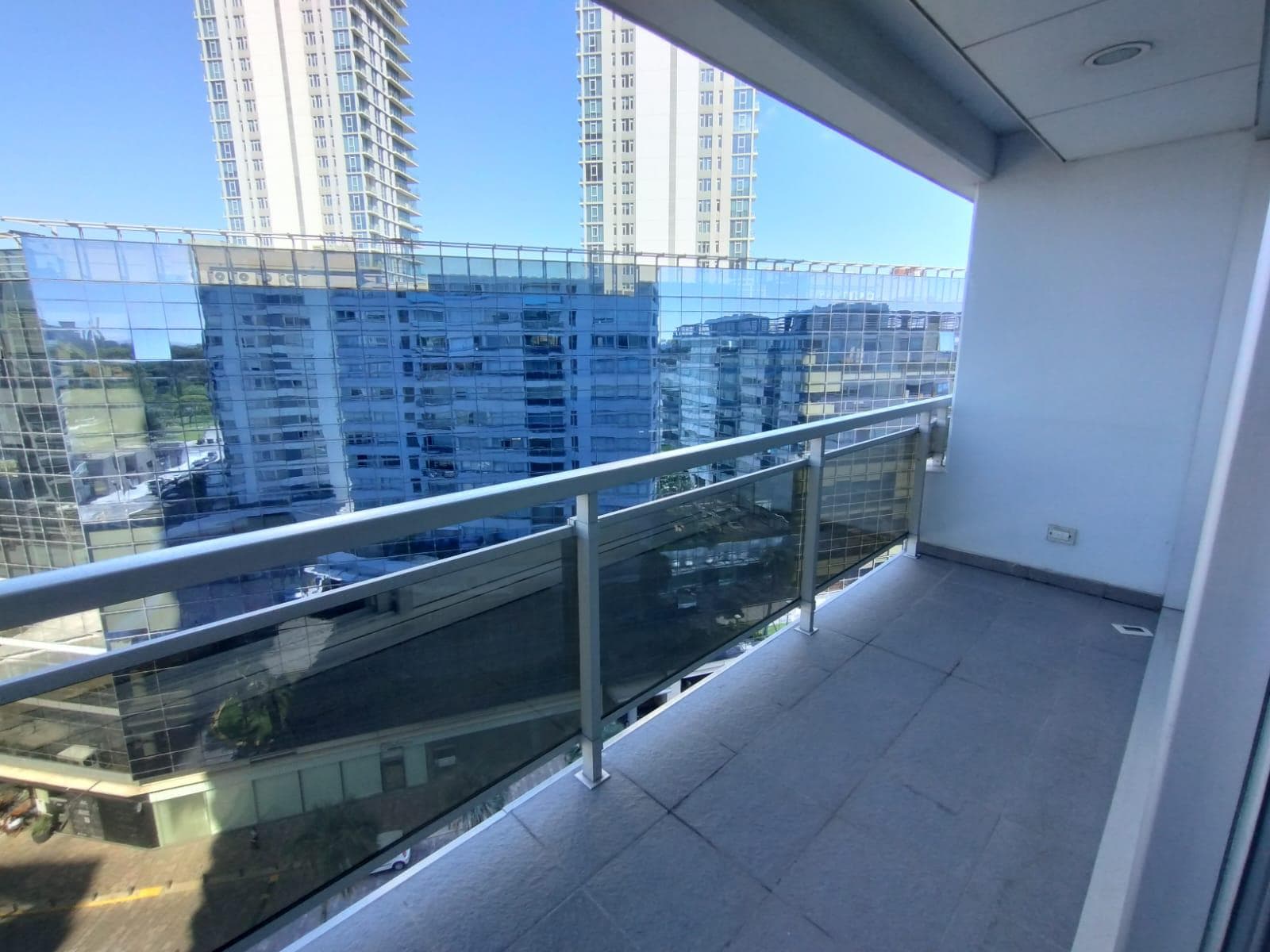 Departamento en venta 2 ambientes con cochera en Puerto Madero !!