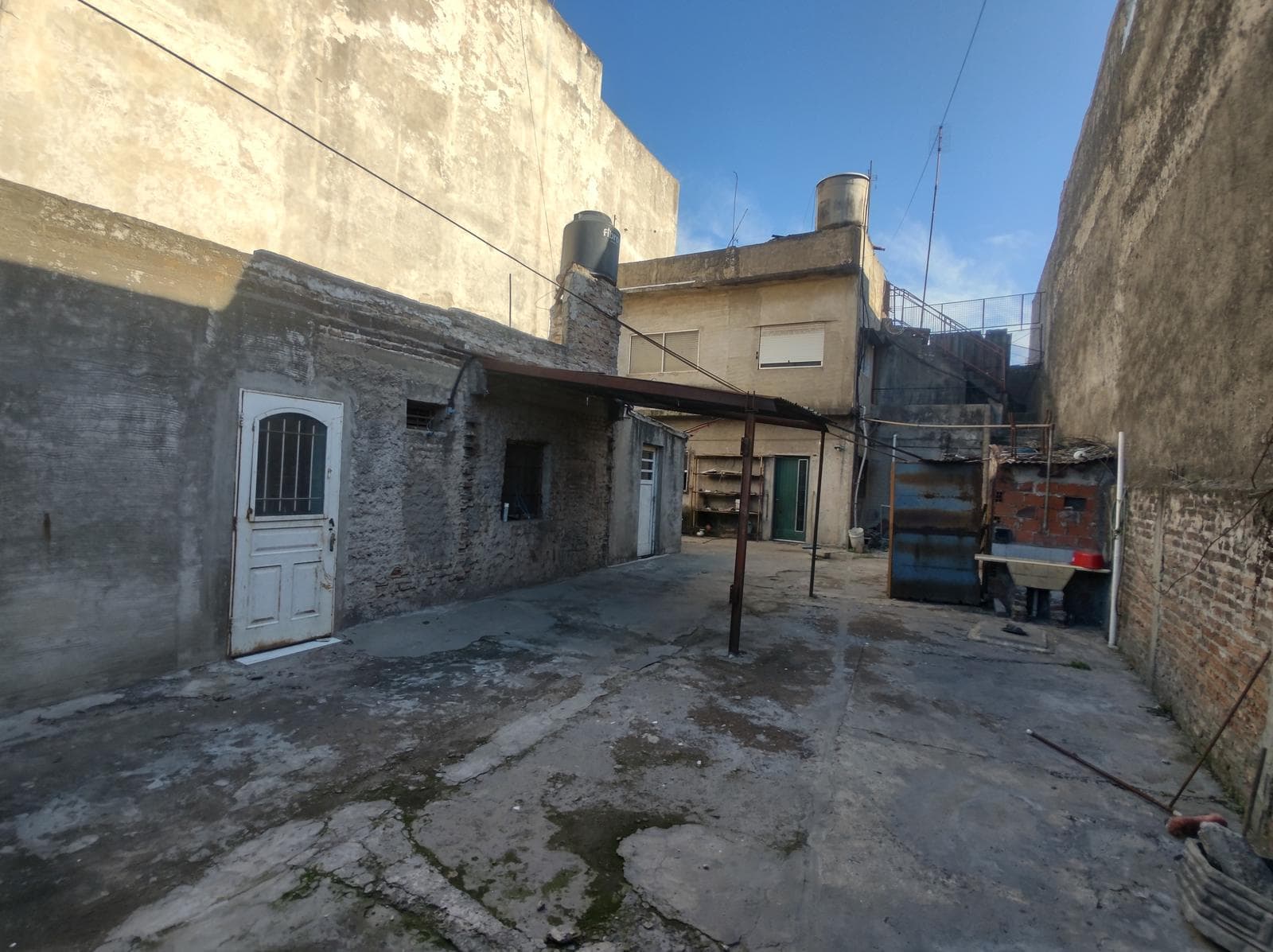 Property with a house, apartment, and commercial space for sale in Laferrere