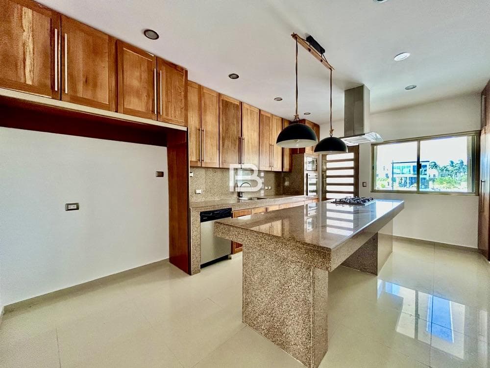 Isla Dorada: Unfurnished House for Rent, Ready to Move In