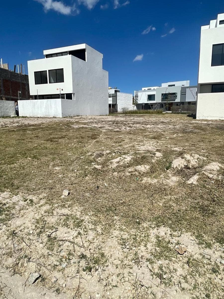 LAND FOR SALE IN COTO CASTAÑO