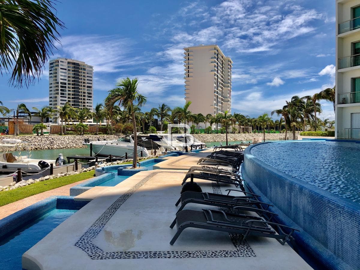 Maioris Apartment in Puerto Cancun for Sale