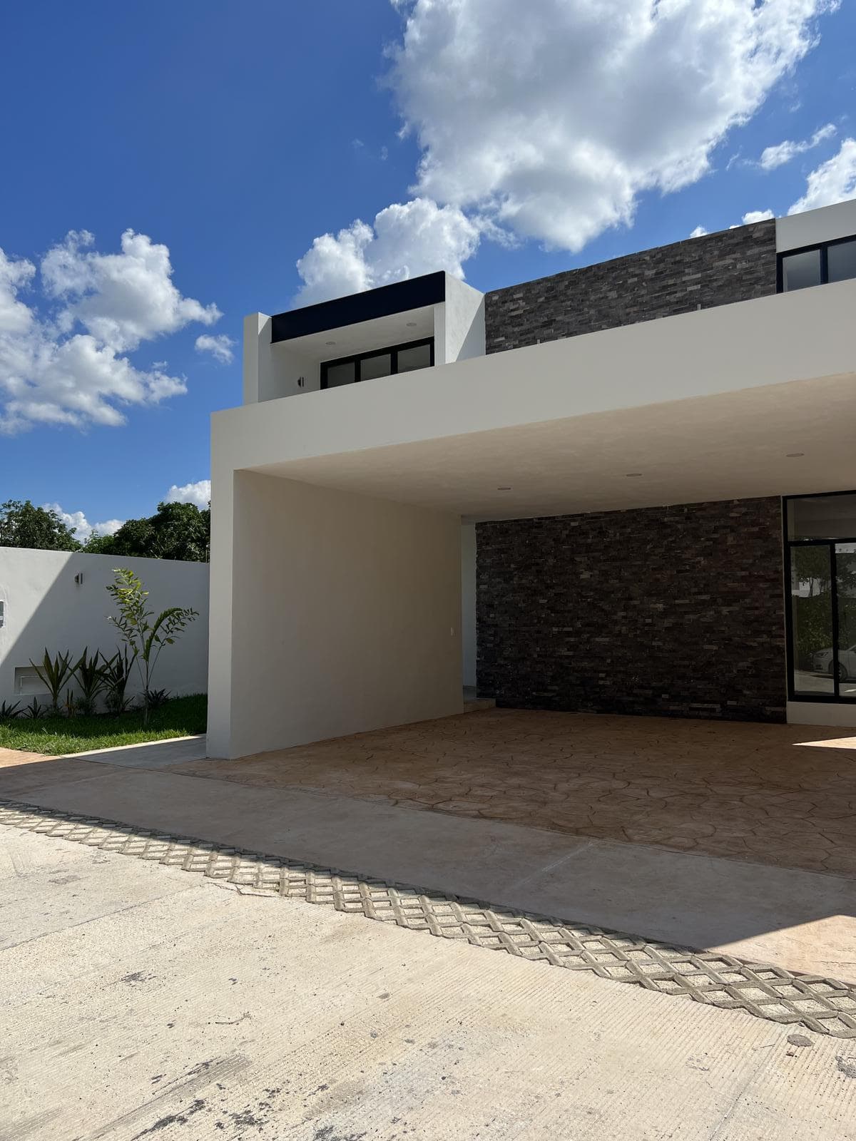 House for Sale in Mérida, Ready for Occupancy, in a Gated Community with Amenities