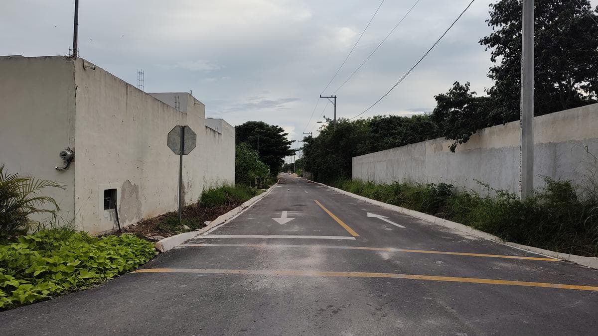 1,660-square-meter lot in a rapidly growing area of Chablekal